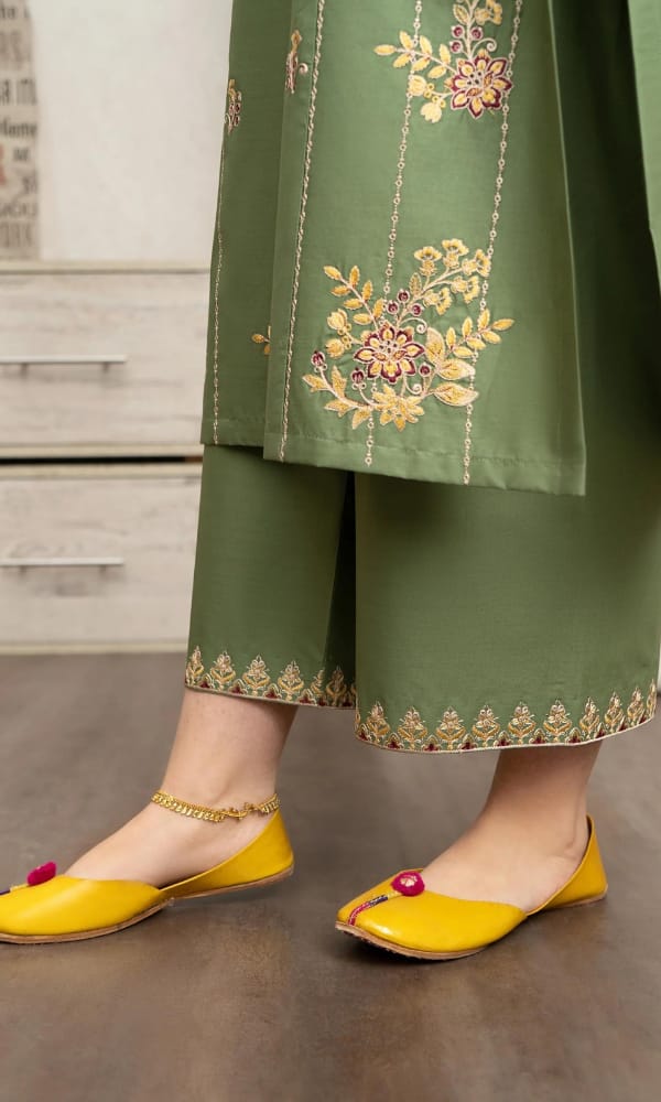 URGE Premium Air-Jet Dhanak – 3 PC Heavy Embroidered Unstitched Winter Suit