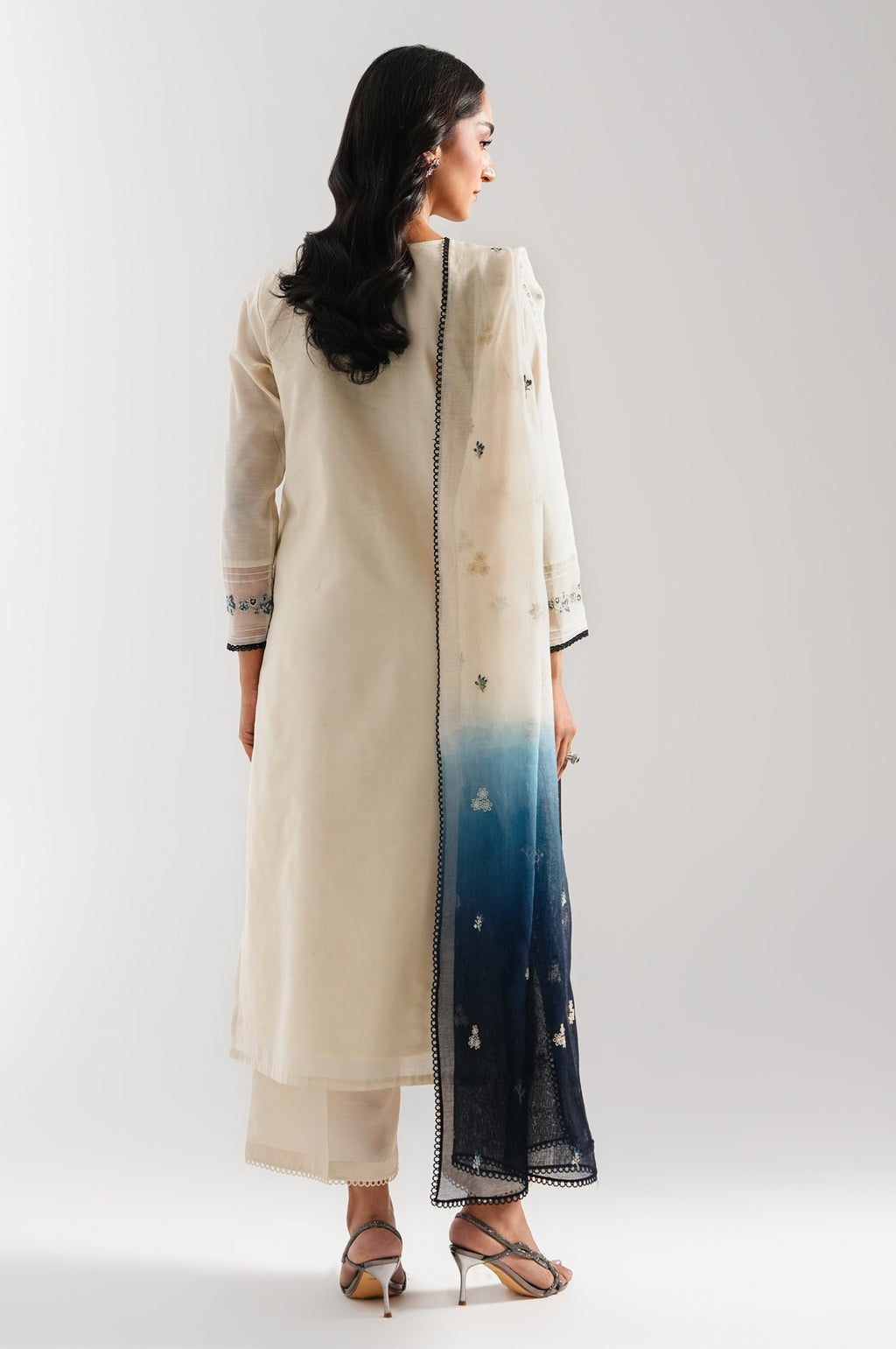 UNSTITCHED EMBROIDERED SUIT